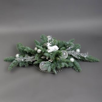 Новогодняя композиция с оленем