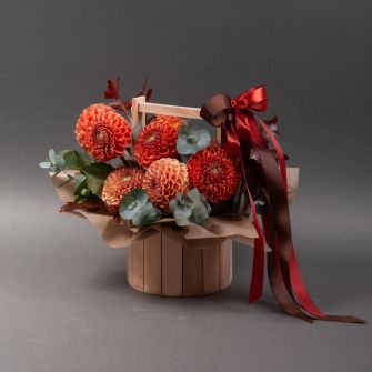 Composition in a wooden flowerpot with dahlias