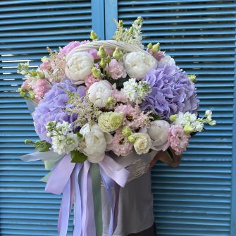 Композиція в кошику "Літній поцілунок"