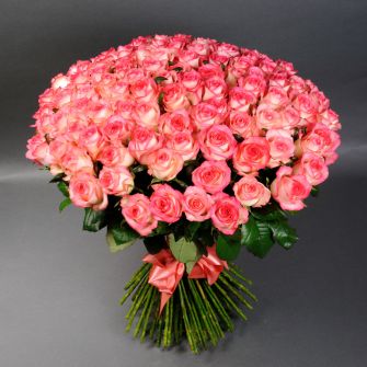 Букет із 100 троянд Джумілія