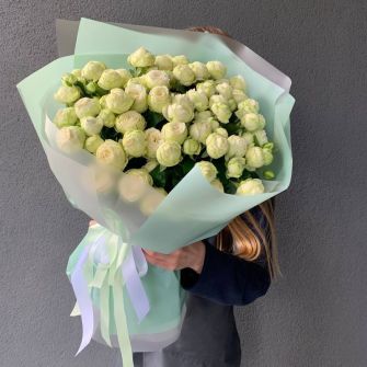 Букет з 17 троянд Сноу Волд