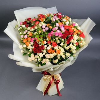 Букет мікс із 55 троянд спрей