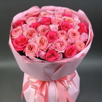 Букет 51 троянда сорт Кріста, Пінк Експрешн та Хот Експлорер