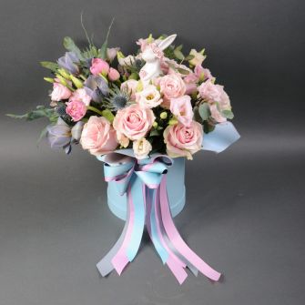 Композиція "Квітковий сад" з декором кроликом