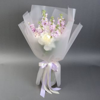 Букет із півоній та матіоли