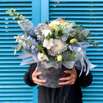 Зимова композиція в капелюшній коробці