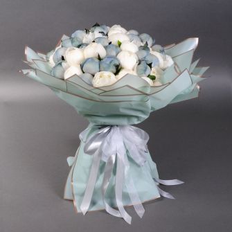 51 біла і блакитна півонія