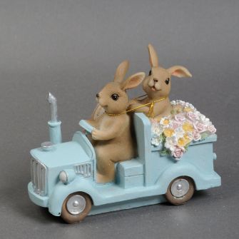Статуетка зайчики на машині