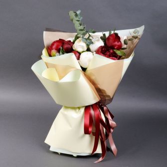 Букет із 11 голландських півоній мікс