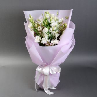 Букет з еустоми та хамелаціуму