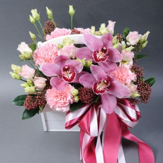 Композиція в кашпо з  орхідей, еустом, діантусів