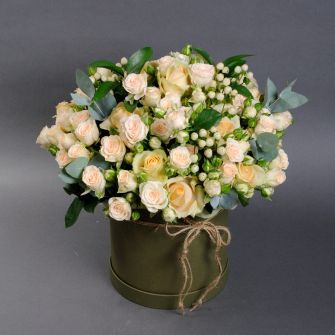 Композиція з трояндою Піч Аваланч і Олена