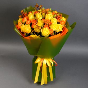 Букет з трояндами Пенні Лейн і Оранж Фаєр