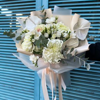 Букет з антуріумом "Арктік"