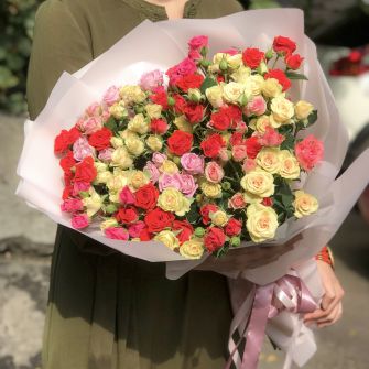 Букет із 21 троянди спрей